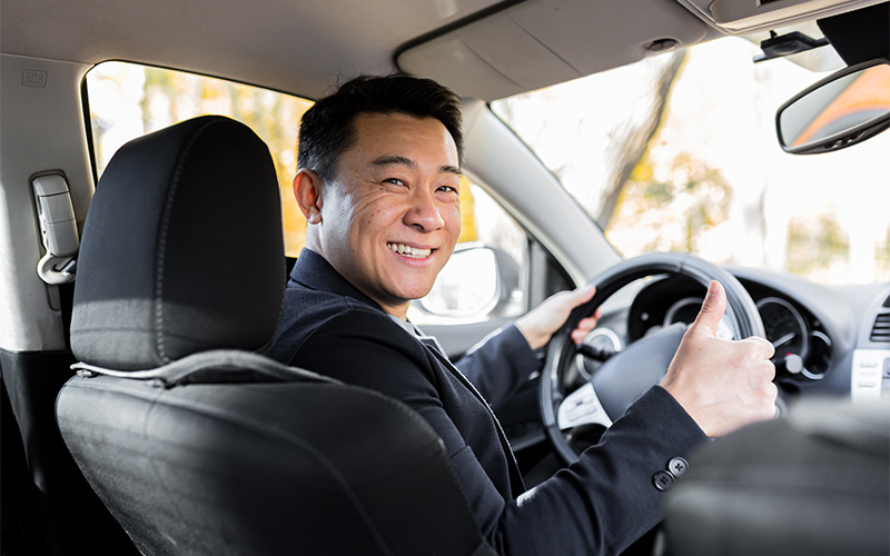 driver-recovering-from-neck-pain-after-car-crash